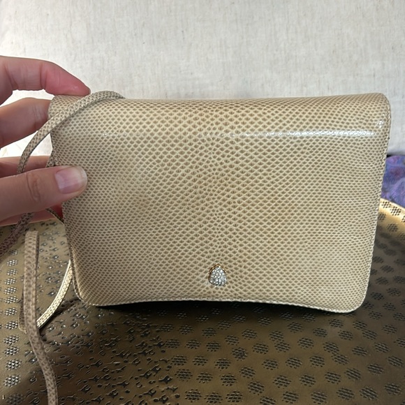 Judith Leiber Shoulder Bag Tan Lizard with gold shoulder strap - Picture 15 of 15